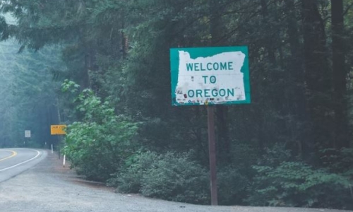 Oregon’s governor pardons thousands for cannabis convictions