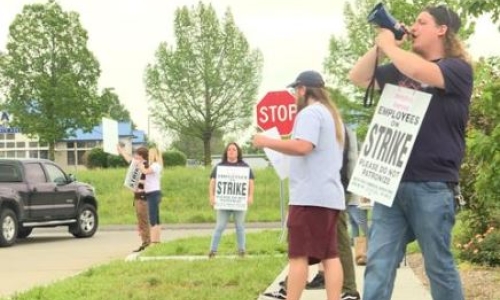 Columbia Marijuana Dispensary employees picket for right to unionize