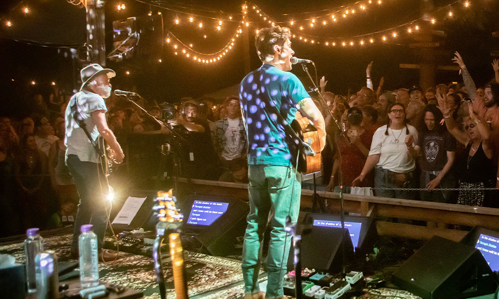 Bob Weir and John Mayer perform on. stage at Pine Creek Lodge