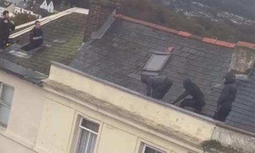 Dramatic moment Folkestone Cannabis factory raiders caught by police on Guildhall Street rooftops